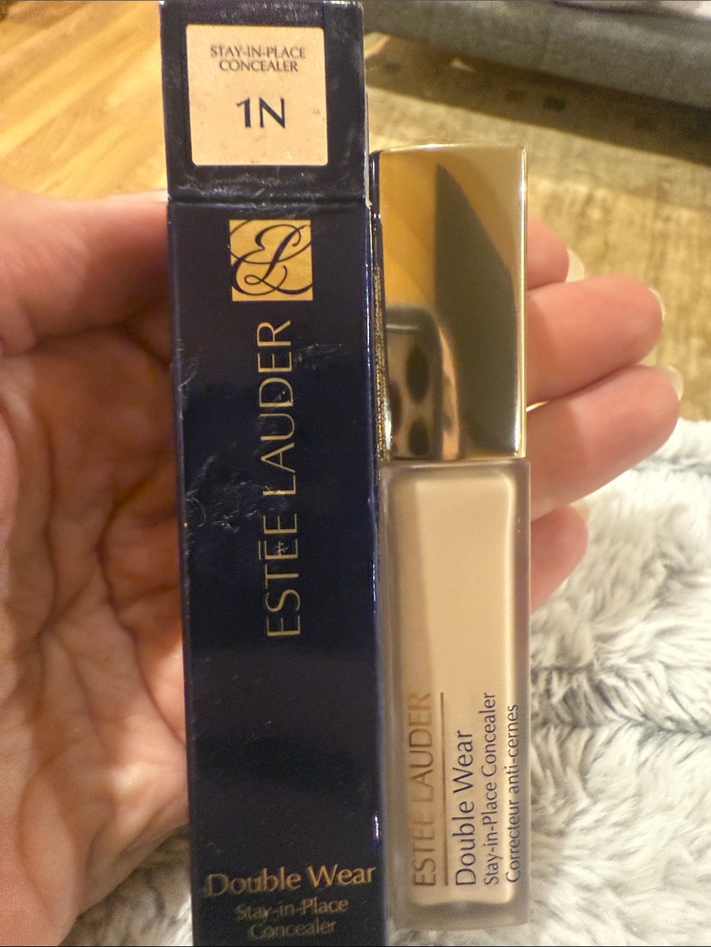Estee Lauder Double Wear Concealer in 1N Light Neutral - Gold Cap